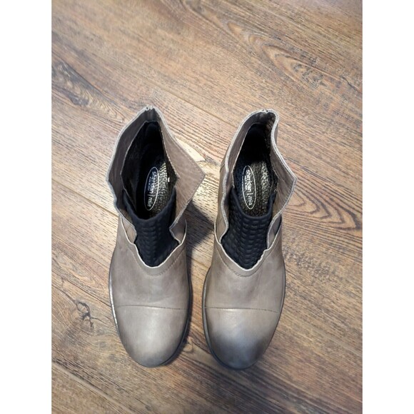 Sheridan Mia "ruffle" taupe beige Boots US Size 8 - Picture 2 of 5